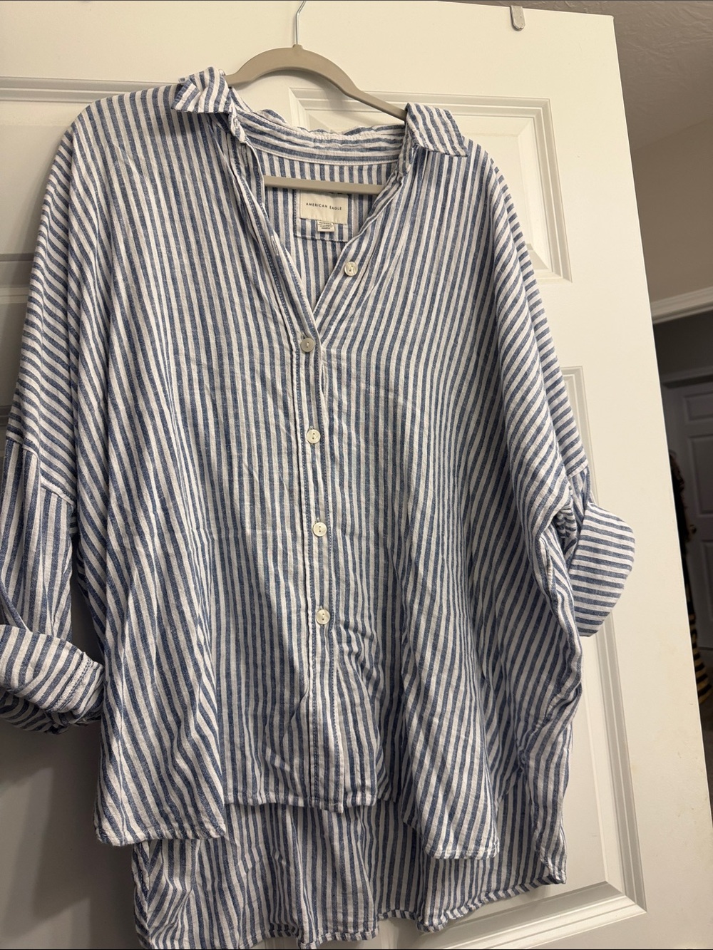 American eagle Blue and White Striped Casual Button-Down Shirt never worn small